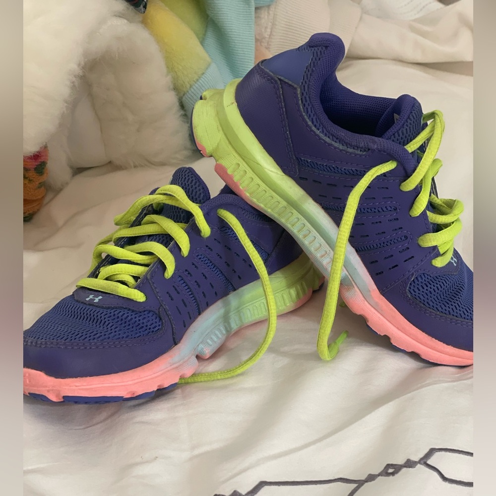 Girls sneakers